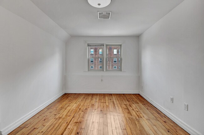 Building Photo - 119 Dwight St