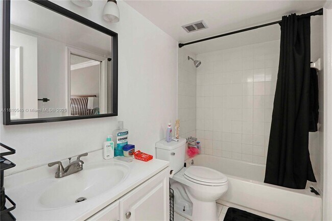 Building Photo - 6886 N Kendall Dr