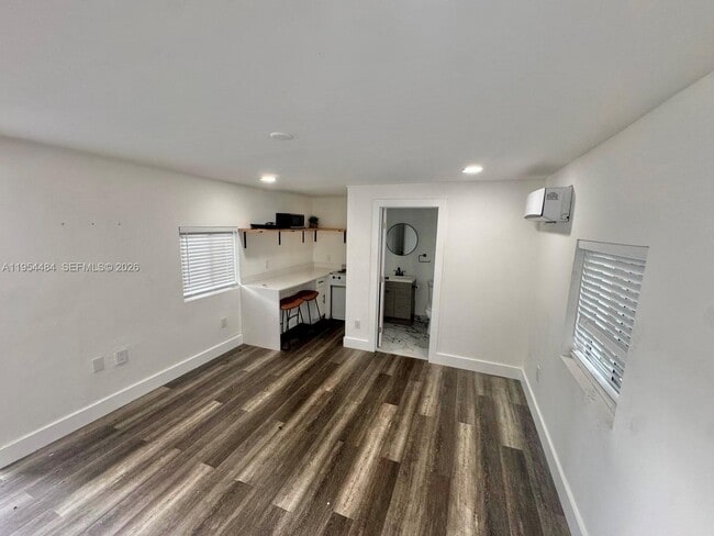 Building Photo - 555 NE 70th St