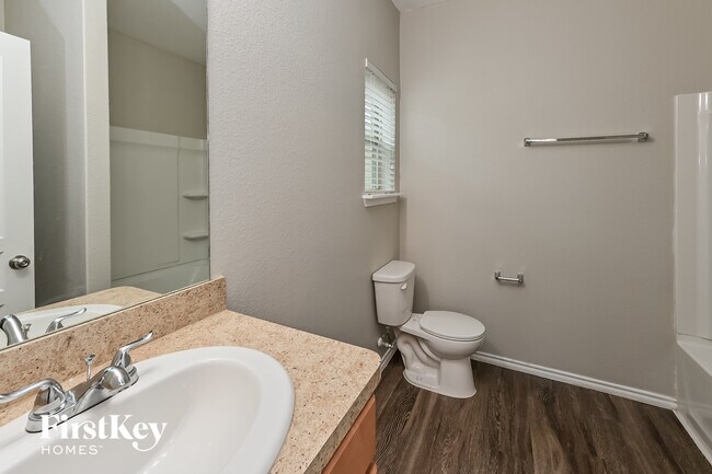 Building Photo - 14711 Myrtle Point Dr