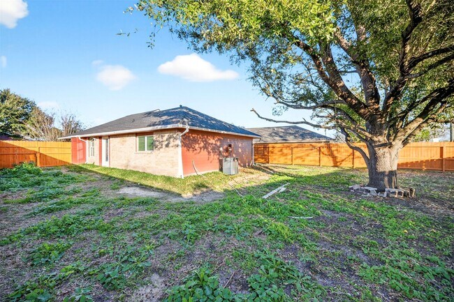 Building Photo - 13815 Bay Gardens Dr