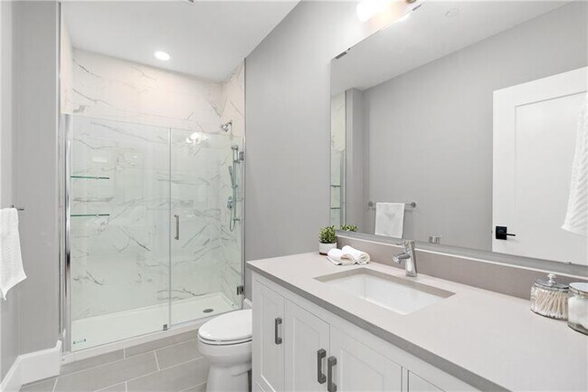 Building Photo - 350 Oliver Ave