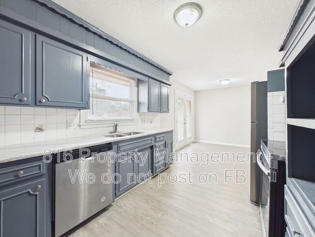 Building Photo - 817 N Choctaw Ave