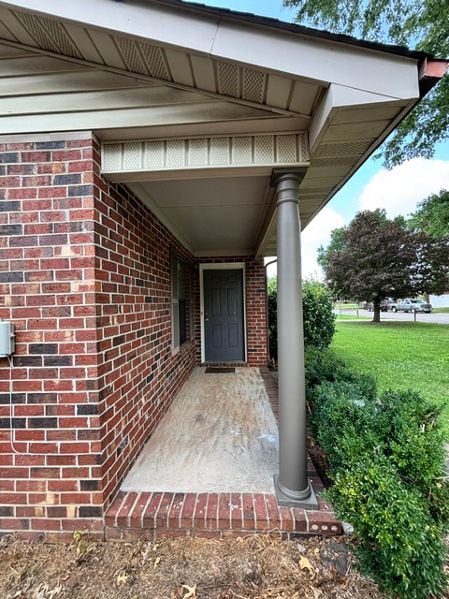 Building Photo - 645 Lilly Ln