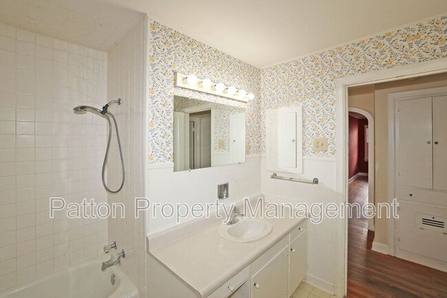 Building Photo - 1528 S Lipscomb St