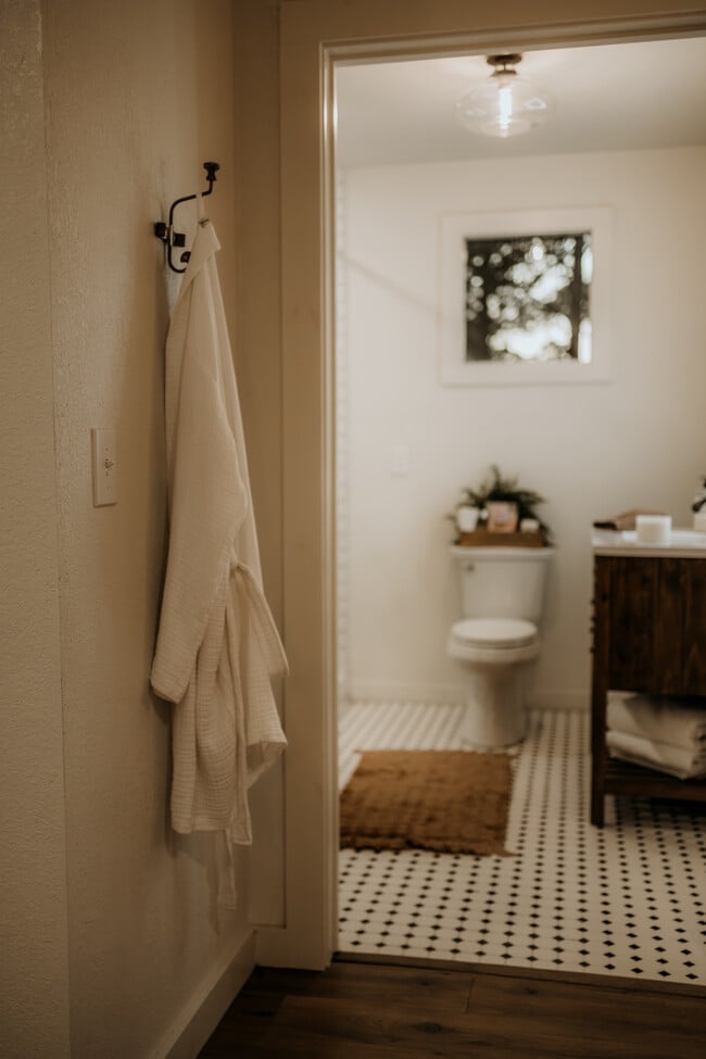 Building Photo - 5519 FM 2011