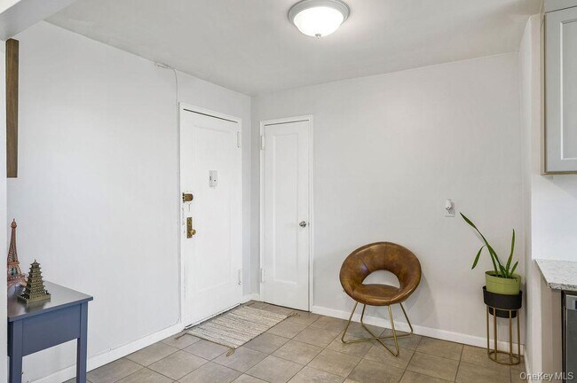 Building Photo - 600 Pelham Rd