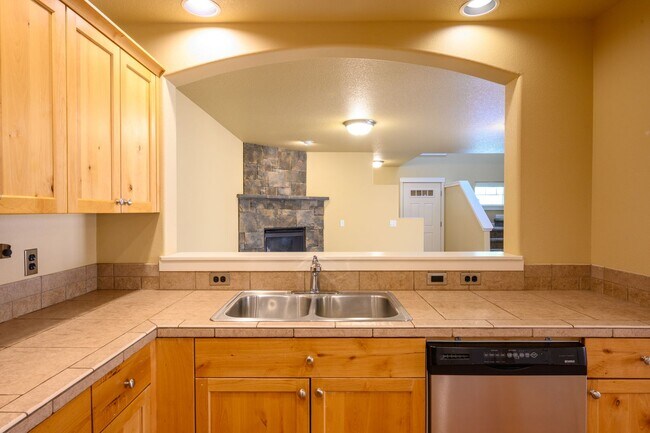 Building Photo - Wonderful 4 bedroom in SE Bend!