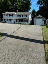 Building Photo - 10 E Lake Ter