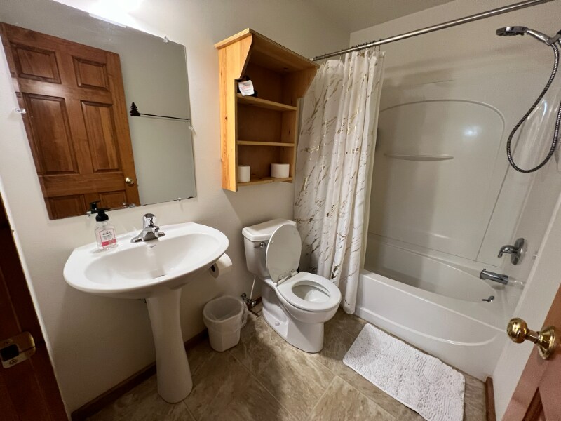 Building Photo - 207 Blossom Dr
