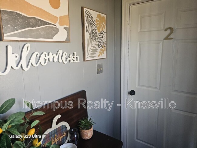 Building Photo - 2403 Howard St