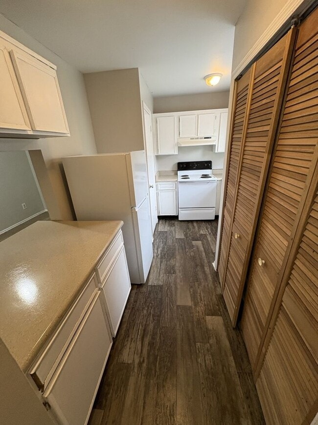 Building Photo - 1st floor 2 bedroom 2 bathroom