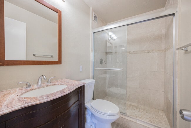Building Photo - 2724 S Azalea Dr
