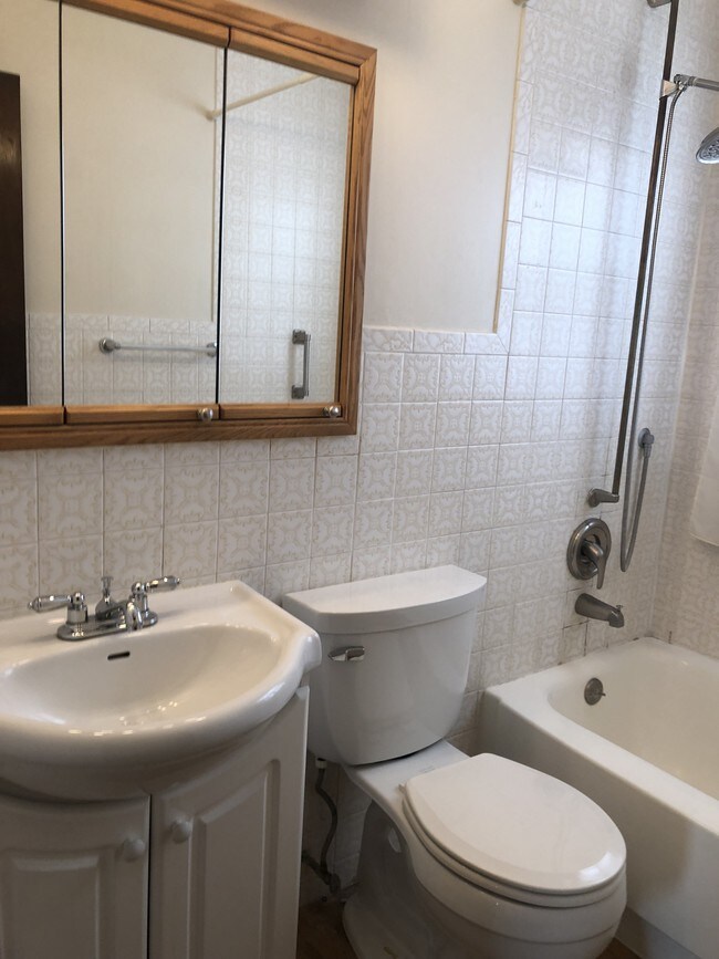 Building Photo - 733 39th Ave