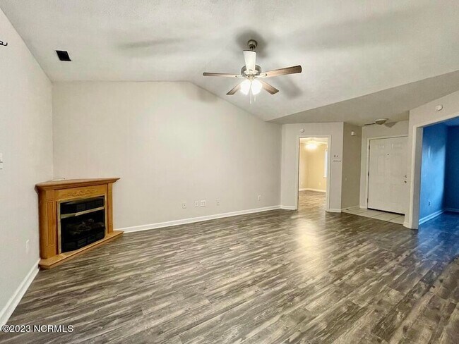 Building Photo - 104 Sweet Bay Dr