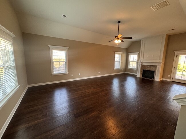 Building Photo - South Cherry Tree 488