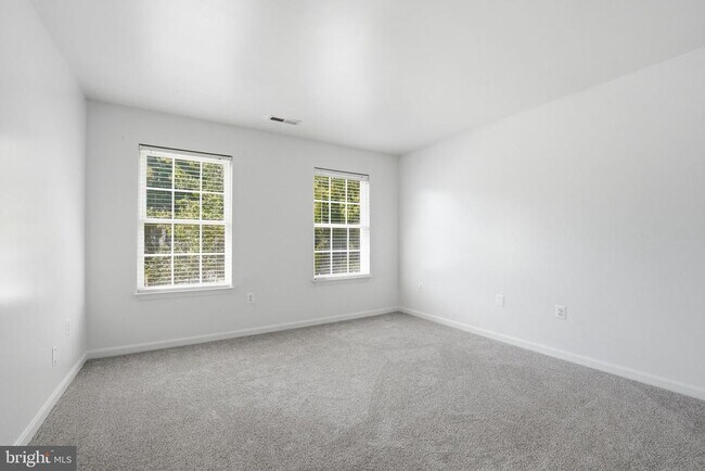 Building Photo - 11 St Marks Ct