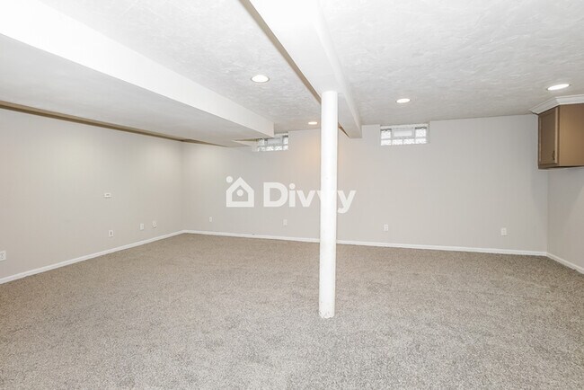 Building Photo - 4914 Lincoln Ave, Parma, OH 44134