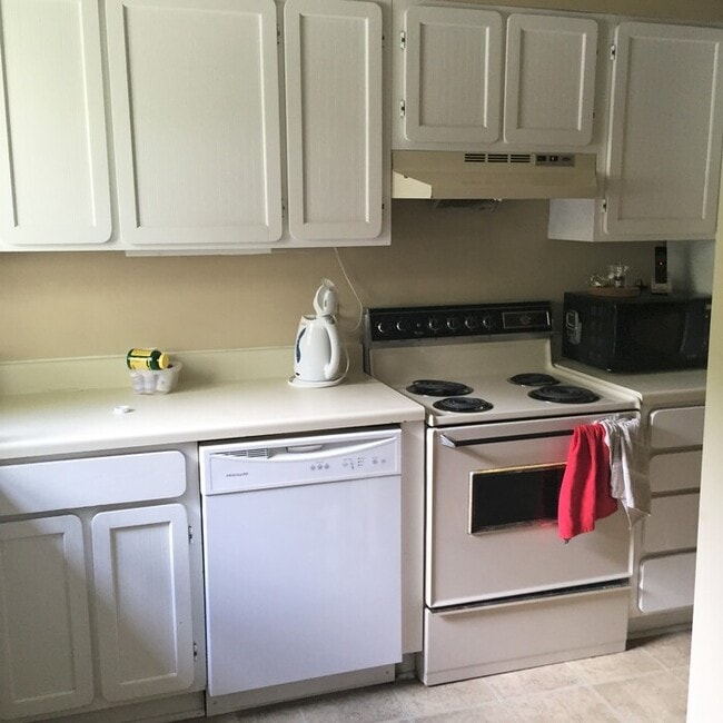 Building Photo - 104 Cedarwood Ln