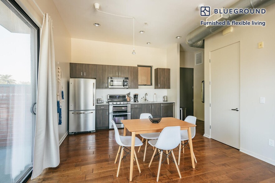 Building Photo - 909 El Centro St
