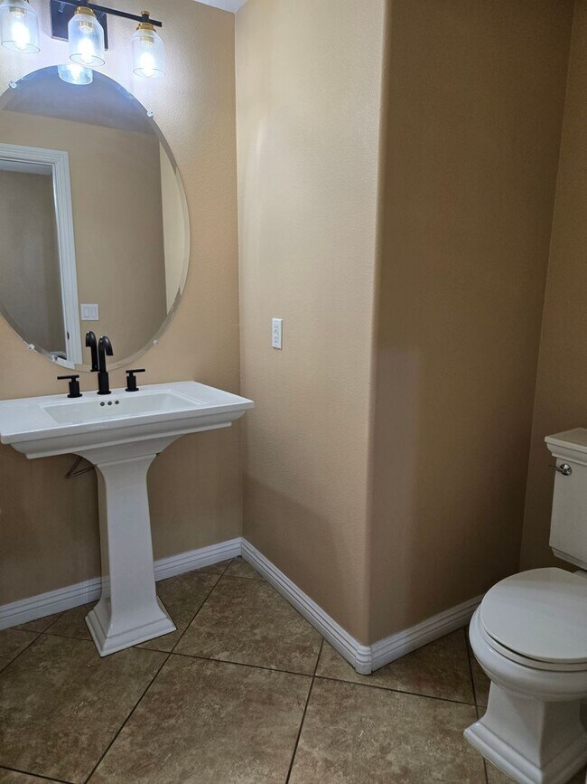 Building Photo - Summerlin Tudor Park