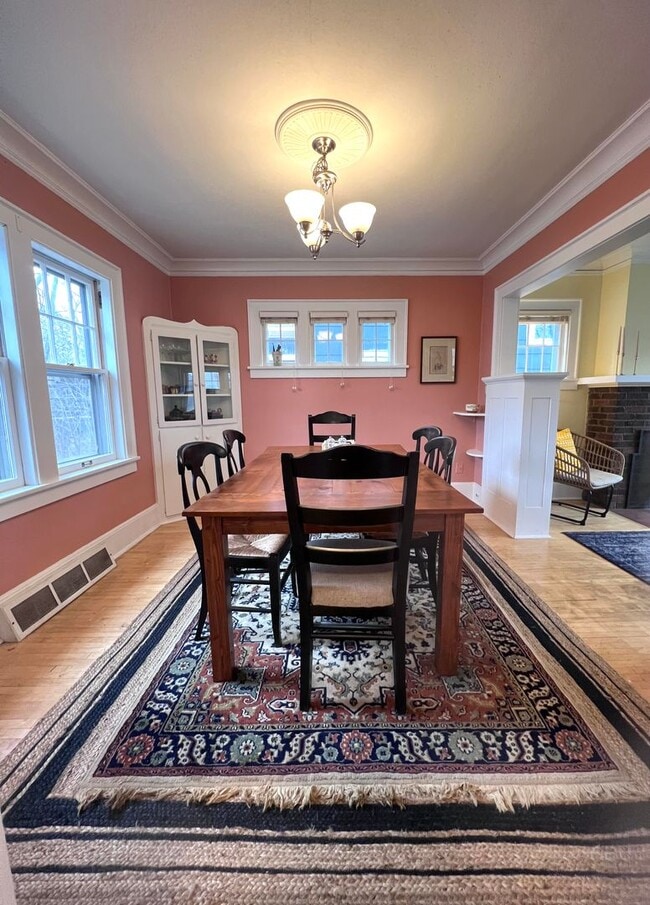 Building Photo - 505 N 16th Ave E