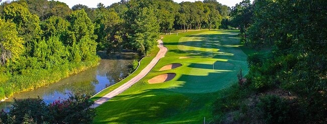 Building Photo - 10116 Pinehurst Dr