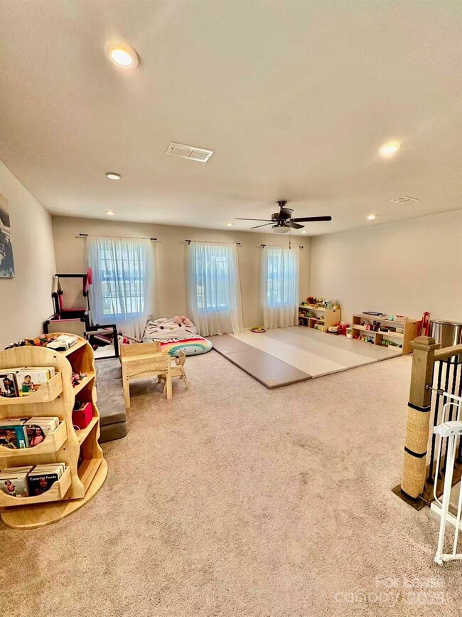 Building Photo - 4735 Green Mountain Dr