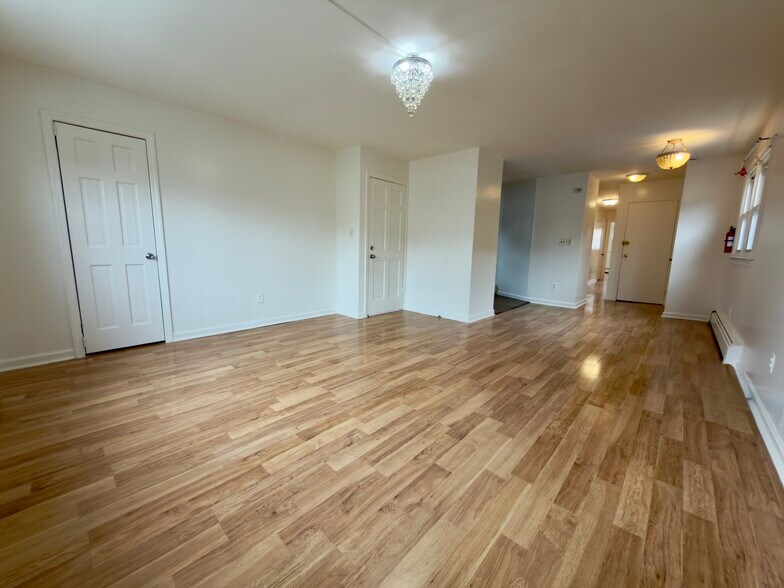 Building Photo - 215 Seaview Ave