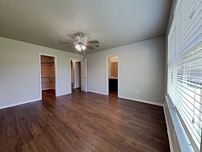 Building Photo - 21607 Nella Cir