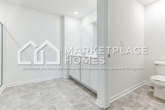 Building Photo - 1161 Ridge Parke