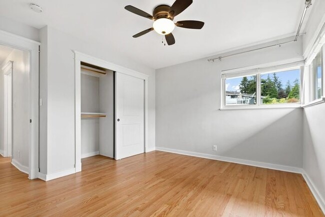 Building Photo - Gorgeous West Seattle Mid-Century Modern w...
