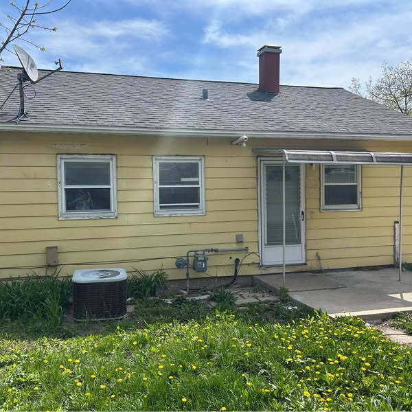 Building Photo - Nice 2 Bedroom 1 Bath Single Family on a Q...