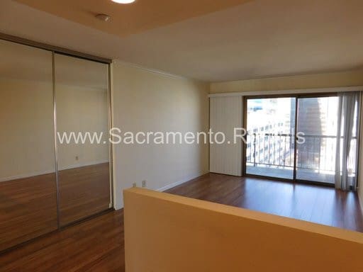 Building Photo - Spacious Updated 2bd/2ba Downtown Condo - Great Location!