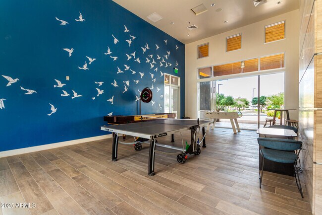 Building Photo - 5747 S Labelle