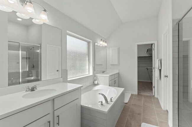 Building Photo - 220 Algaroba Loop