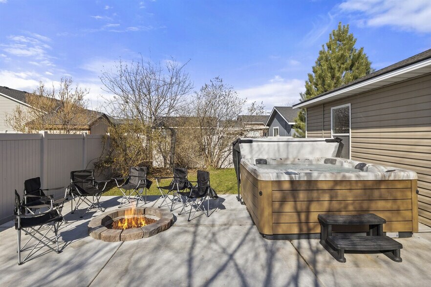 Building Photo - 11163 Silver River Loop