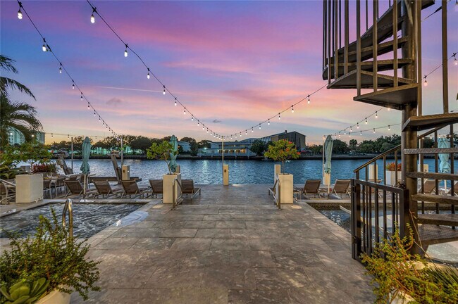 Building Photo - 1317 Middle River Dr