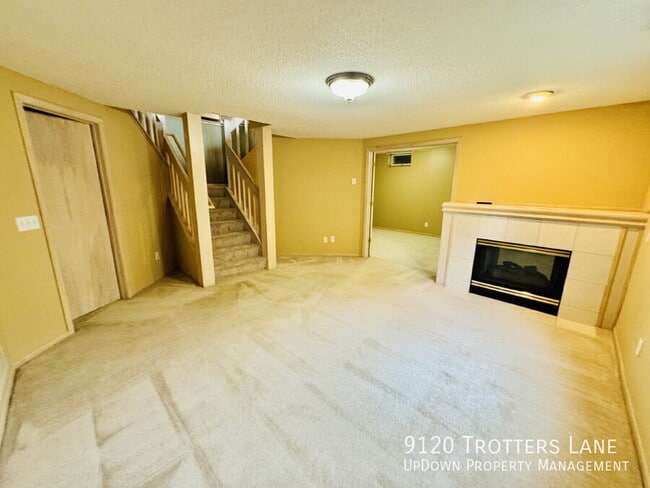 Building Photo - 9120 Trotters Ln