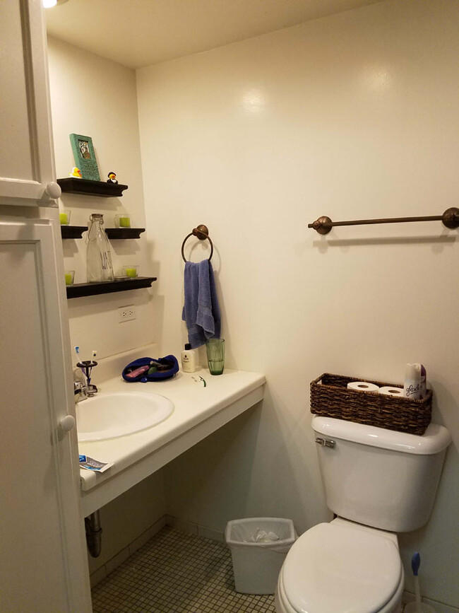 Bathroom - 1218 W Columbia Ave