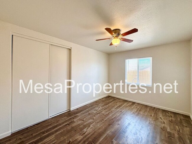 Building Photo - 820 Caliente Dr