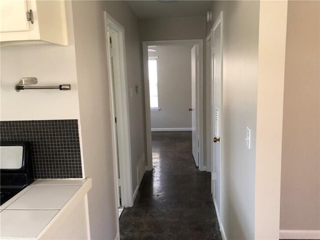 Building Photo - 4015 Lewis Ln