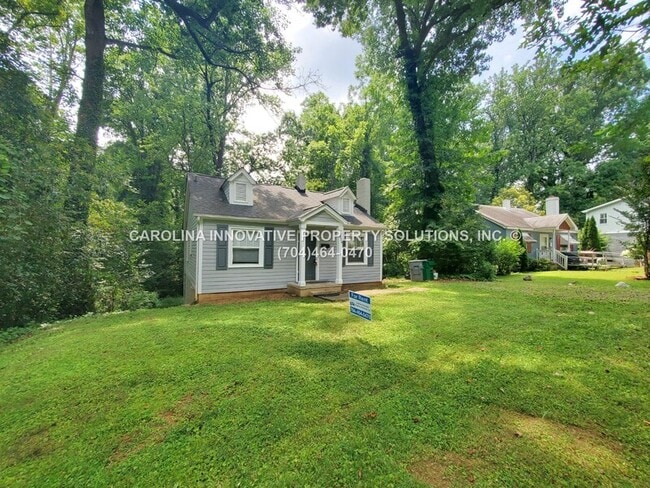 Building Photo - 2824 Phillips Ave