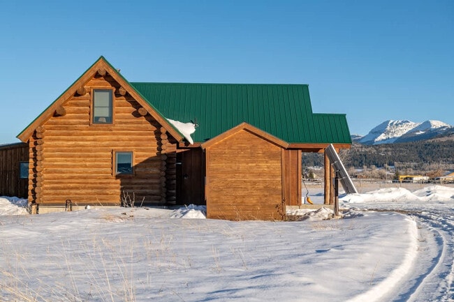 Building Photo - 5077 Pine Dr