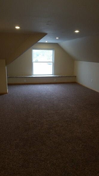 Building Photo - 211 10th Ave N