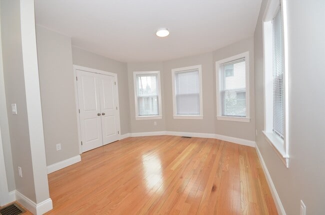 Building Photo - 18 Eaton Ave