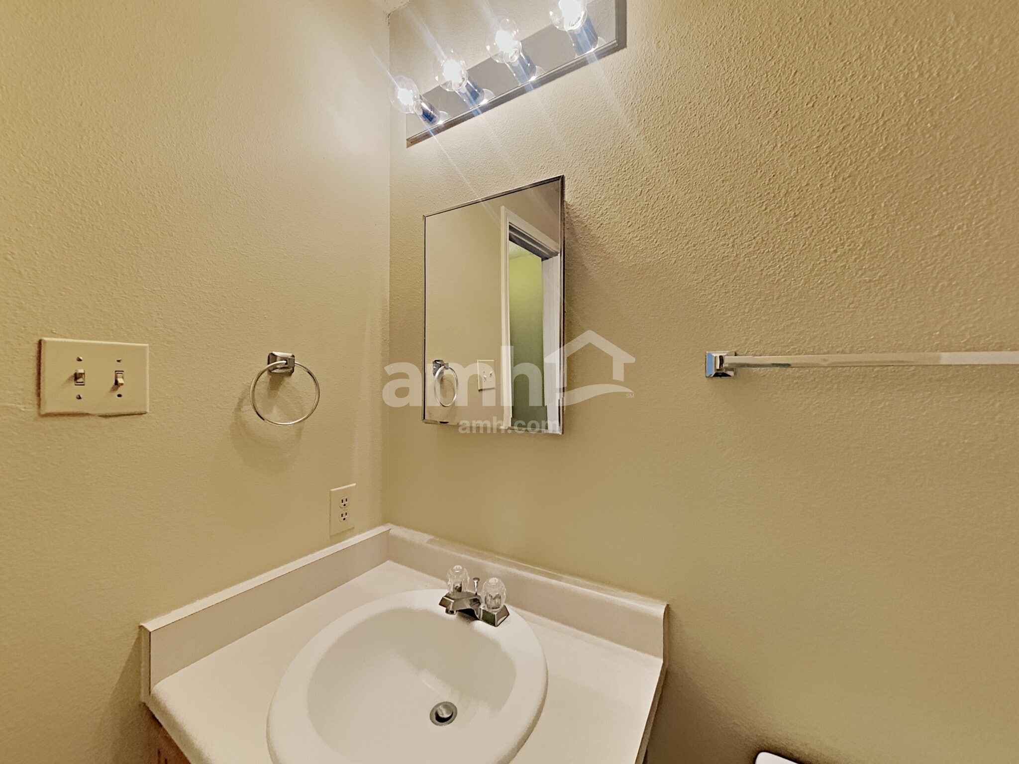 Building Photo - 7810 Dueling Oak