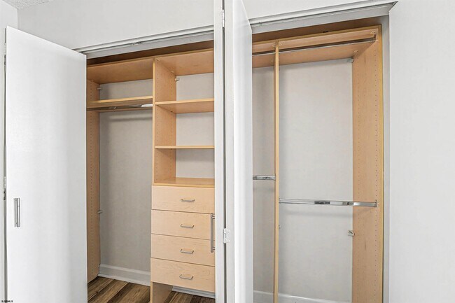 Building Photo - 526 Pacific Ave