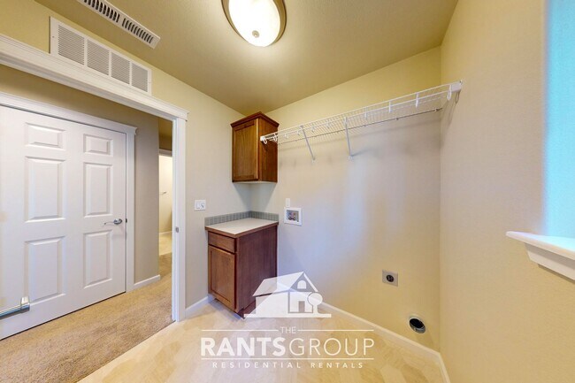 Building Photo - Beautiful 5 Bedroom 4 Bath Home in the sought after Golf Community with views of The Woodlands Co...