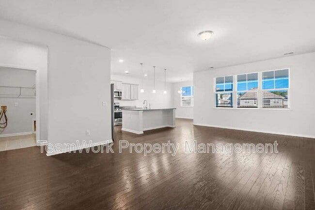 Building Photo - 214 Mercator Dr